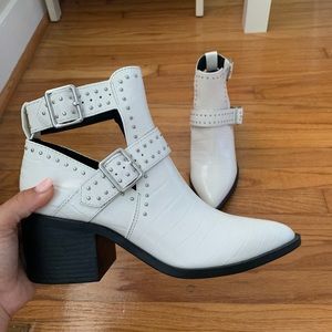 Steve Madden Andy Studded White Croc Booties - 7